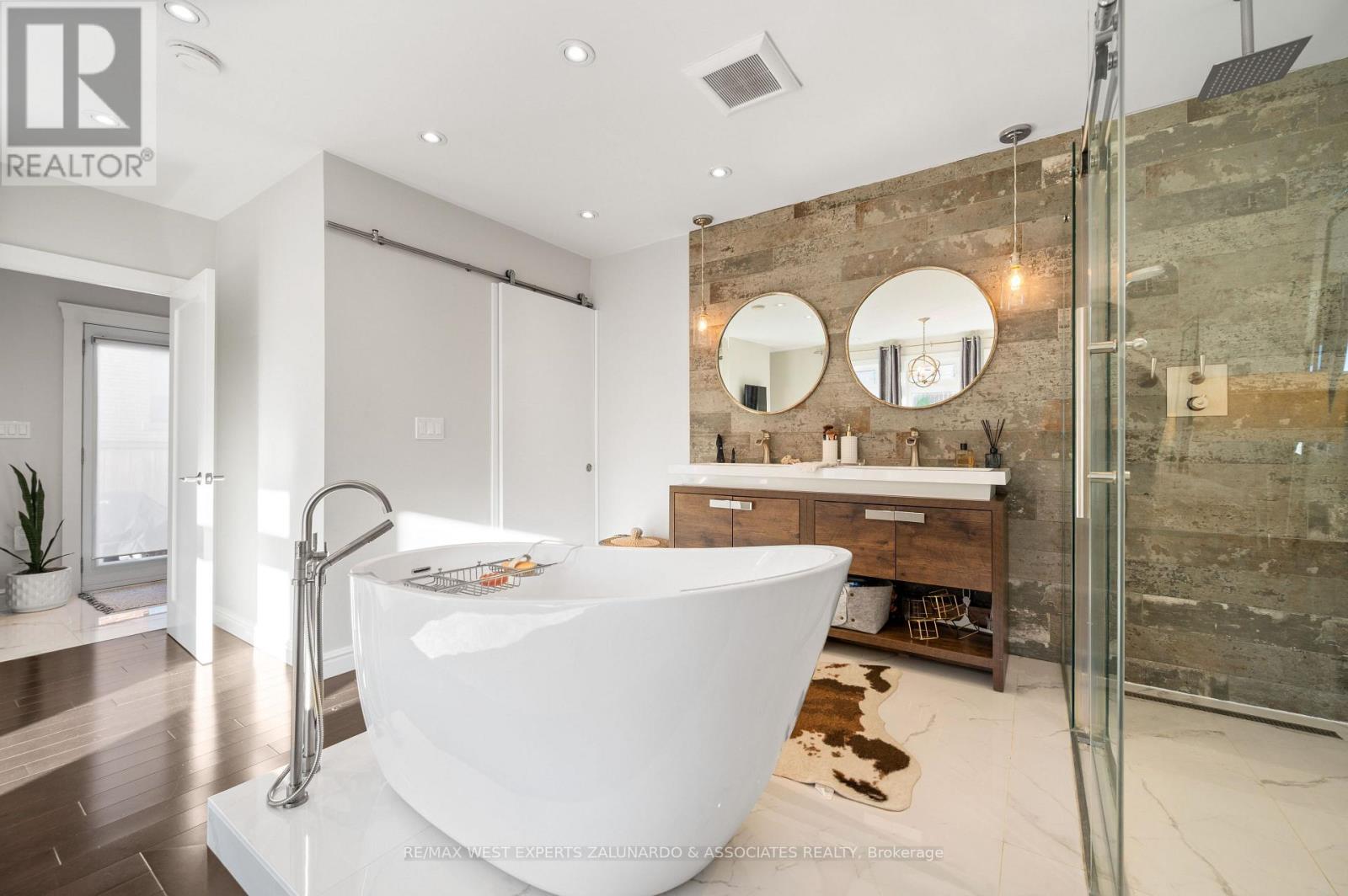 18 Smallwood Drive, Toronto, Ontario  M3M 1K8 - Photo 22 - W12487745