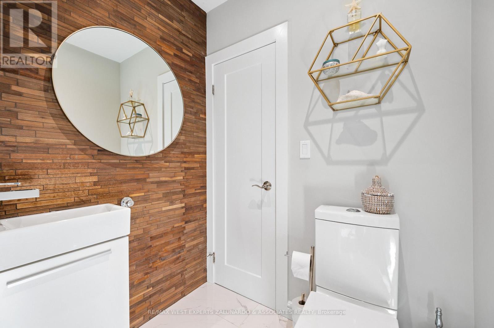 18 Smallwood Drive, Toronto, Ontario  M3M 1K8 - Photo 24 - W12487745