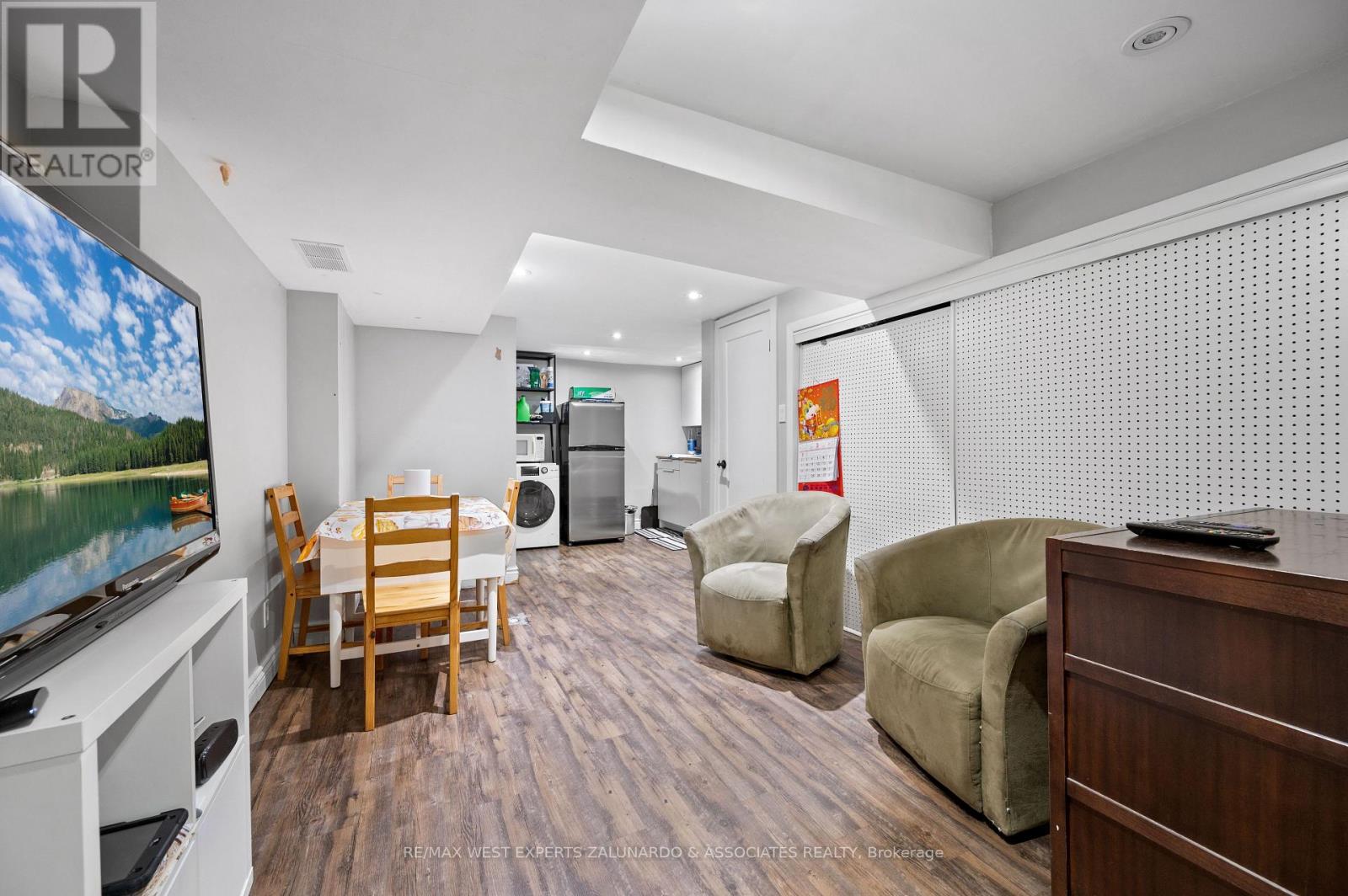 18 Smallwood Drive, Toronto, Ontario  M3M 1K8 - Photo 35 - W12487745