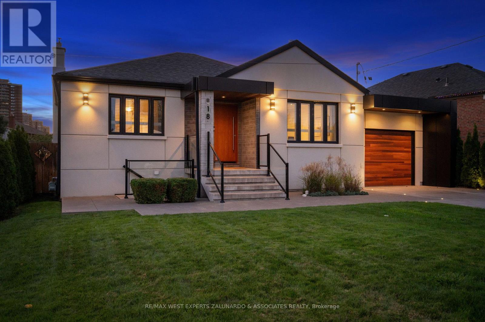 18 SMALLWOOD DRIVE, Toronto, Ontario