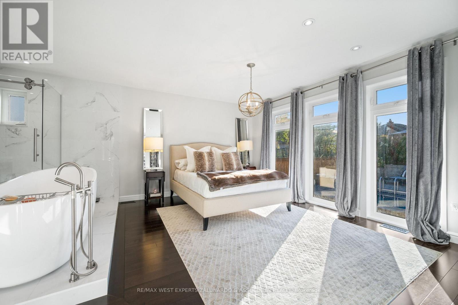 18 Smallwood Drive, Toronto, Ontario  M3M 1K8 - Photo 17 - W12487745