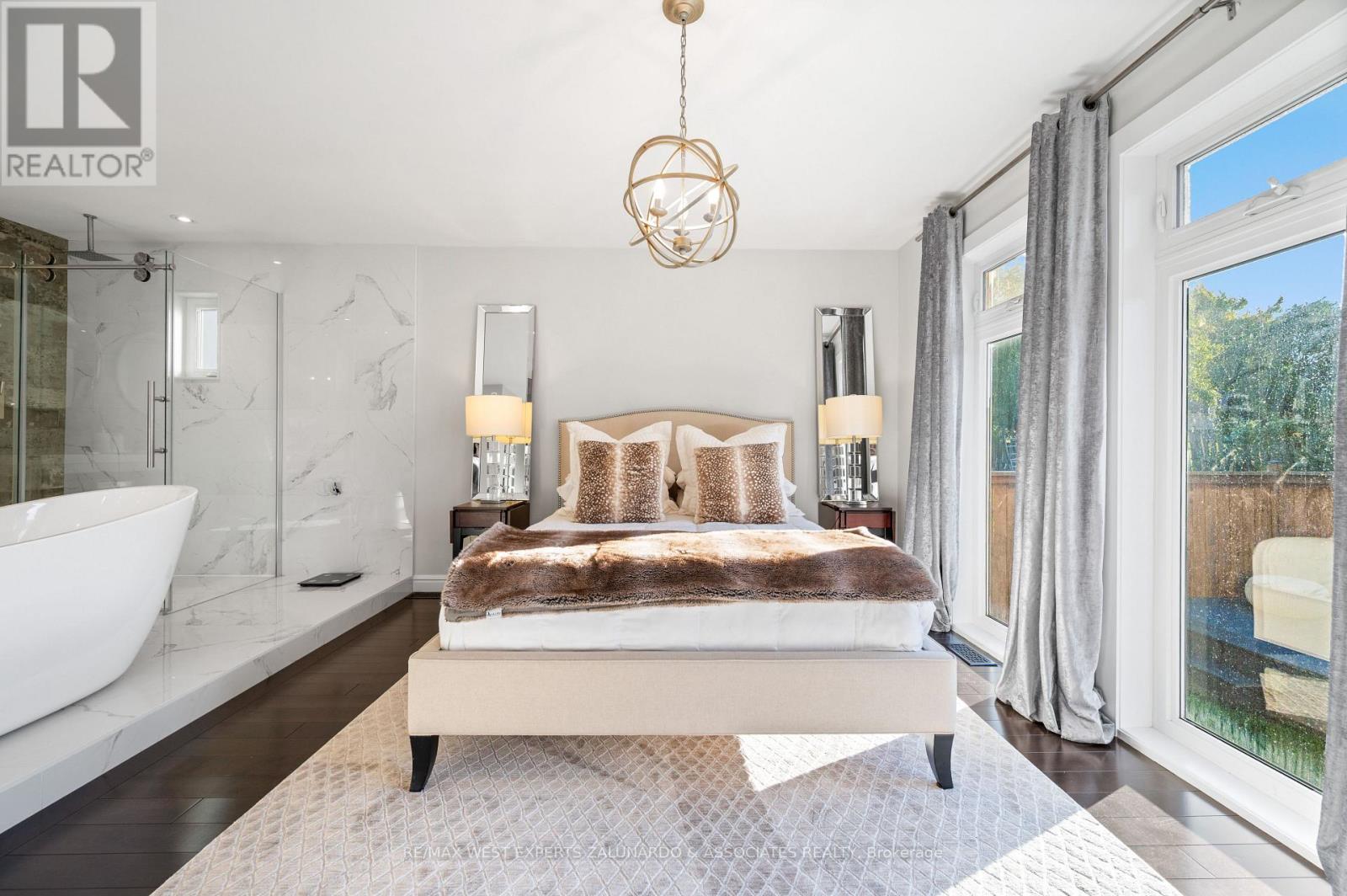 18 Smallwood Drive, Toronto, Ontario  M3M 1K8 - Photo 18 - W12487745