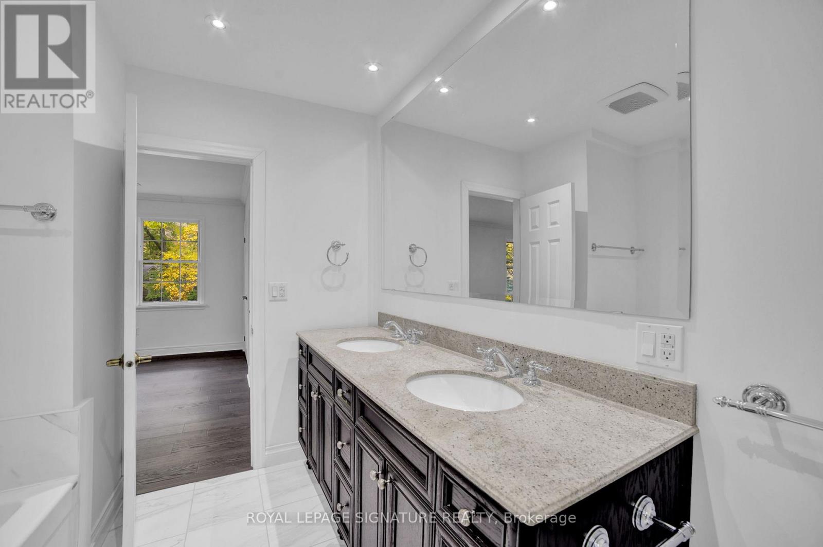 312 Dalewood Drive, Oakville, Ontario  L6J 4P5 - Photo 25 - W12488364