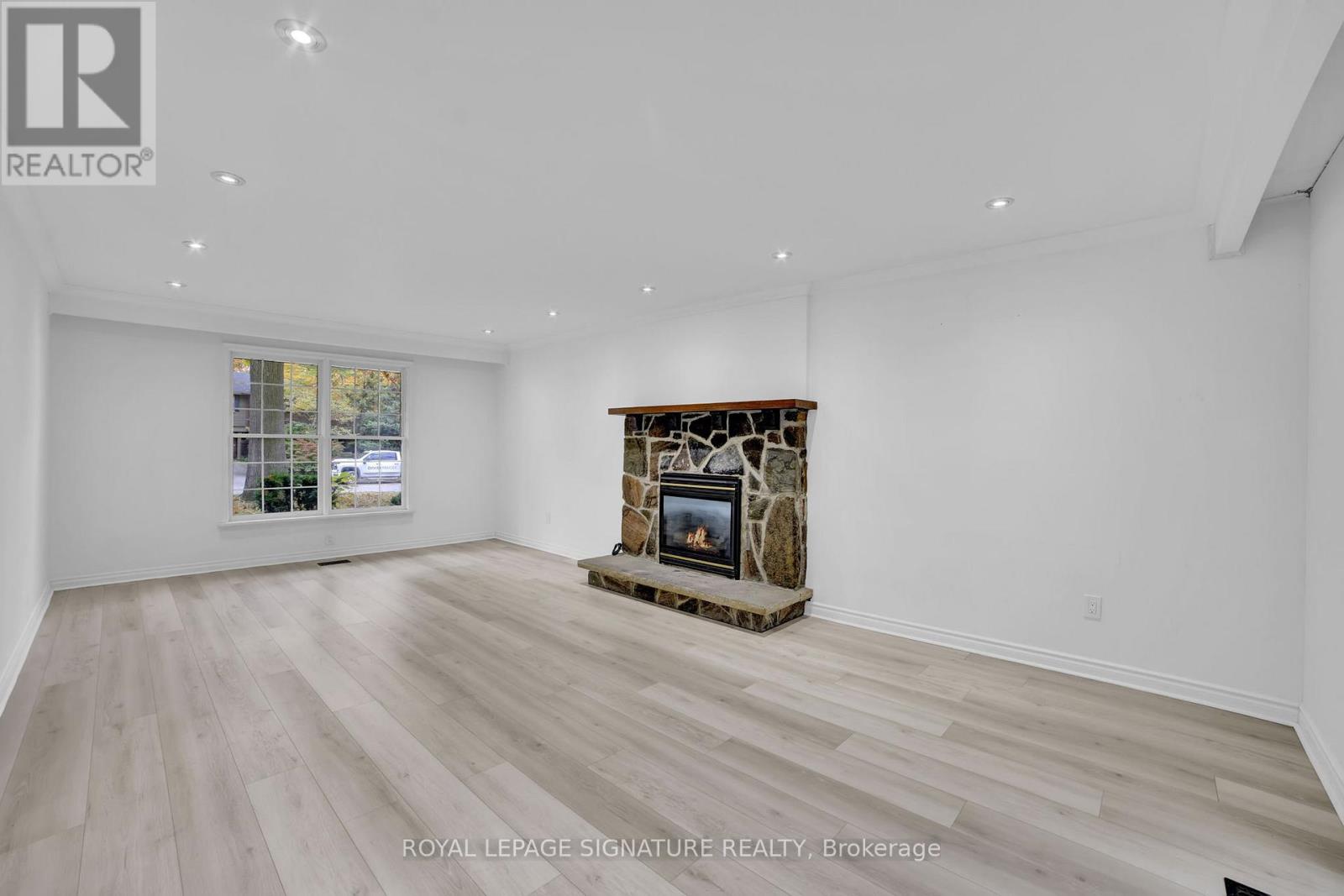 312 Dalewood Drive, Oakville, Ontario  L6J 4P5 - Photo 7 - W12488364