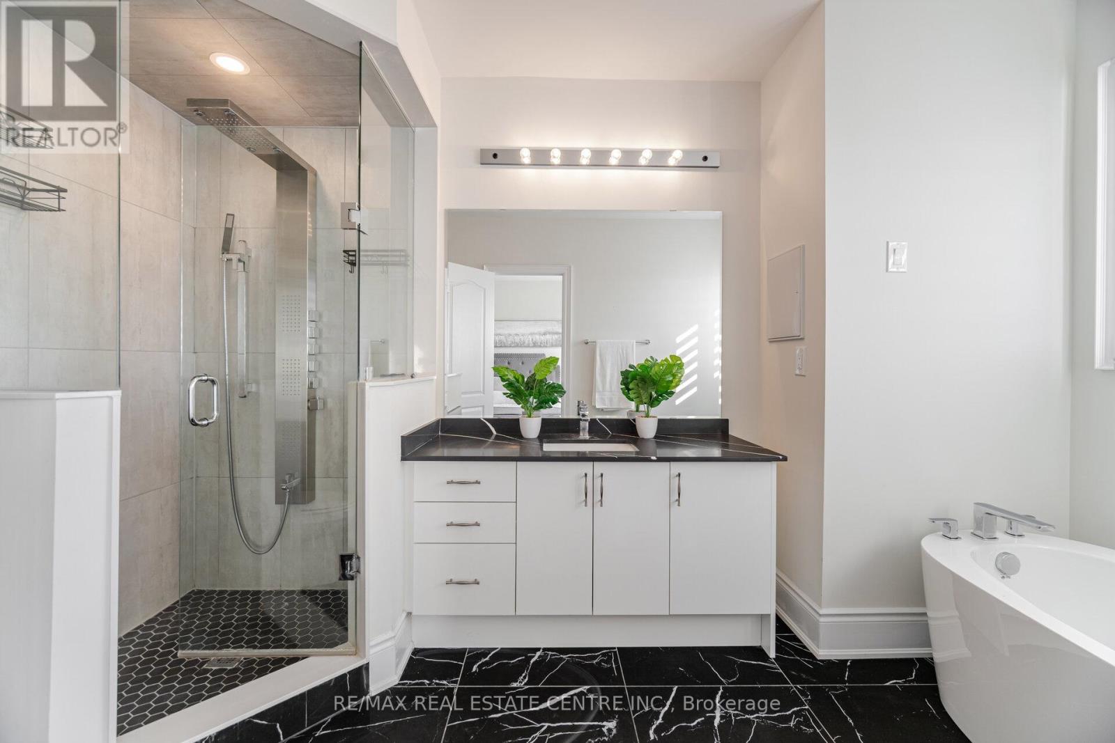 20 Foxsparrow Road, Brampton, Ontario  L6R 4C9 - Photo 35 - W12488850