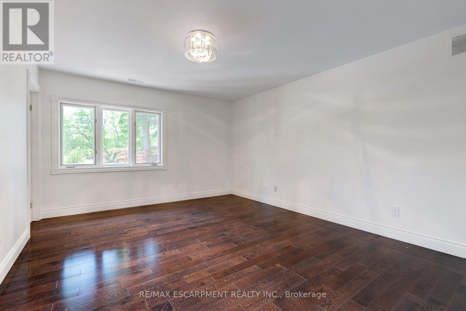 106 Appleby Place, Burlington, Ontario  L7L 2X1 - Photo 26 - W12505920