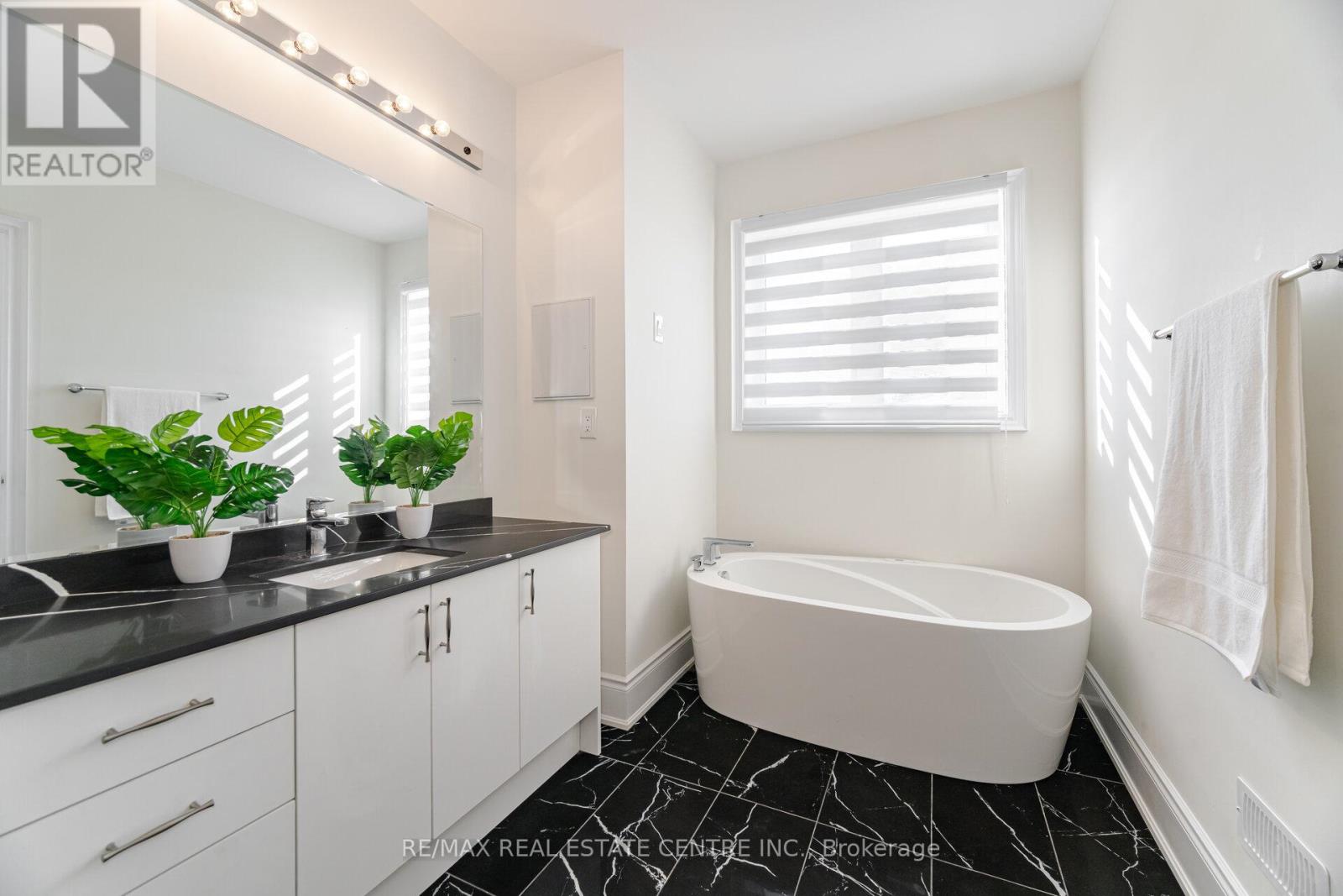 20 Foxsparrow Road, Brampton, Ontario  L6R 4C9 - Photo 36 - W12488850