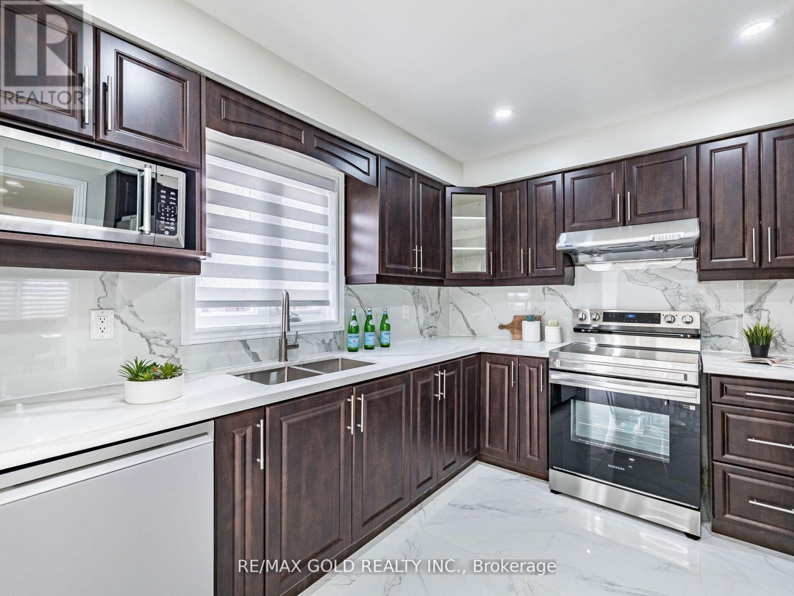 Upper - 3 Hawkway Court, Brampton, Ontario  L6Y 4K7 - Photo 16 - W12554382