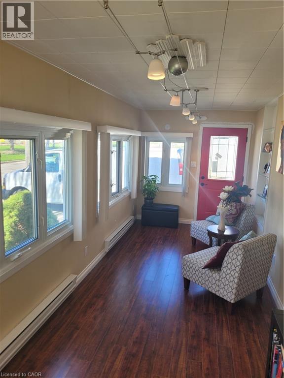 31 Railway Avenue, Stratford, Ontario  N5A 2H8 - Photo 3 - 40801552