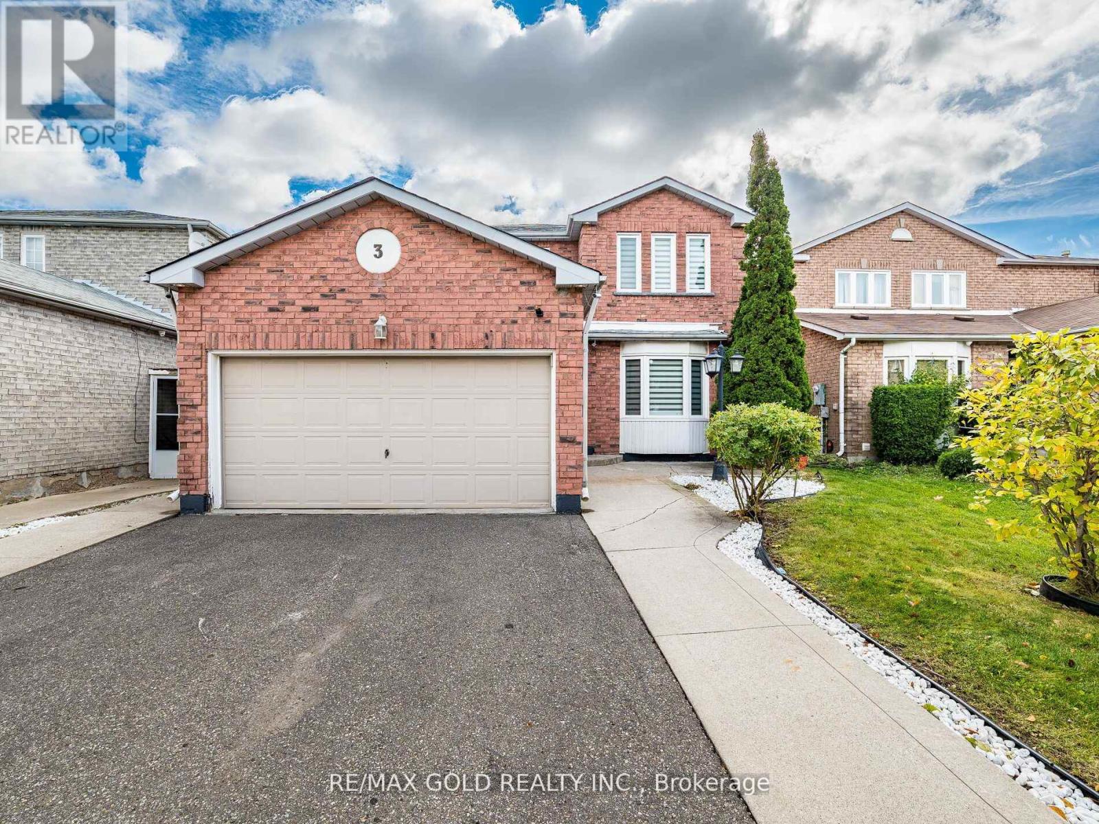 Upper - 3 Hawkway Court, Brampton, Ontario  L6Y 4K7 - Photo 2 - W12554382