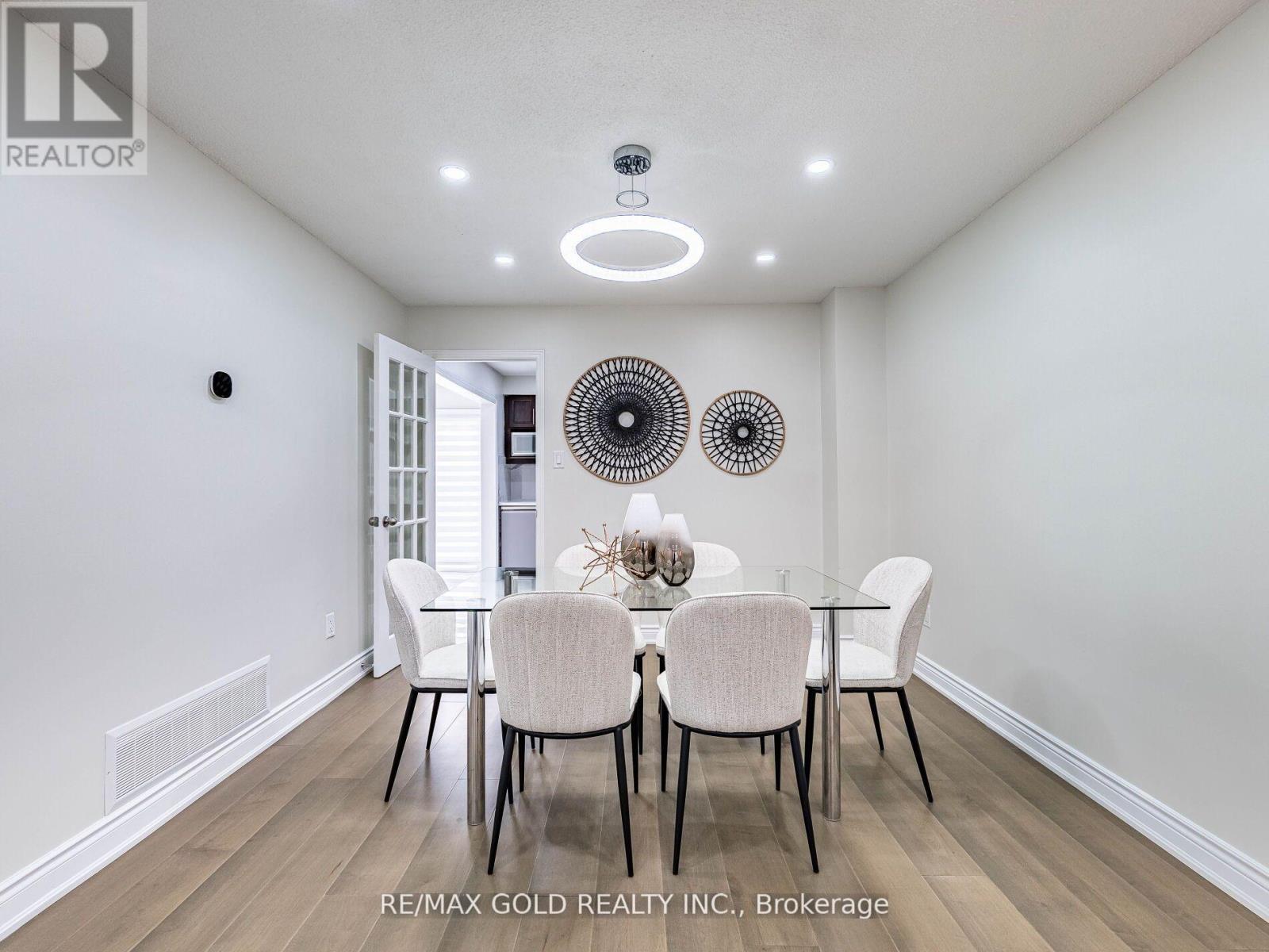 Upper - 3 Hawkway Court, Brampton, Ontario  L6Y 4K7 - Photo 13 - W12554382