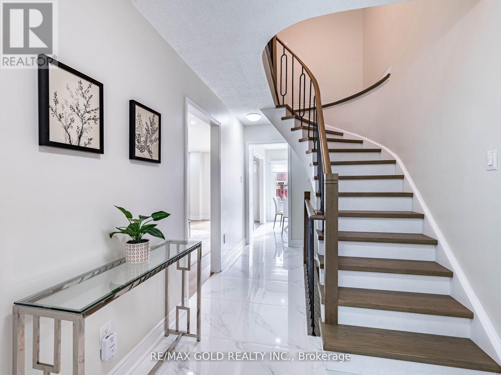 Upper - 3 Hawkway Court, Brampton, Ontario  L6Y 4K7 - Photo 10 - W12554382