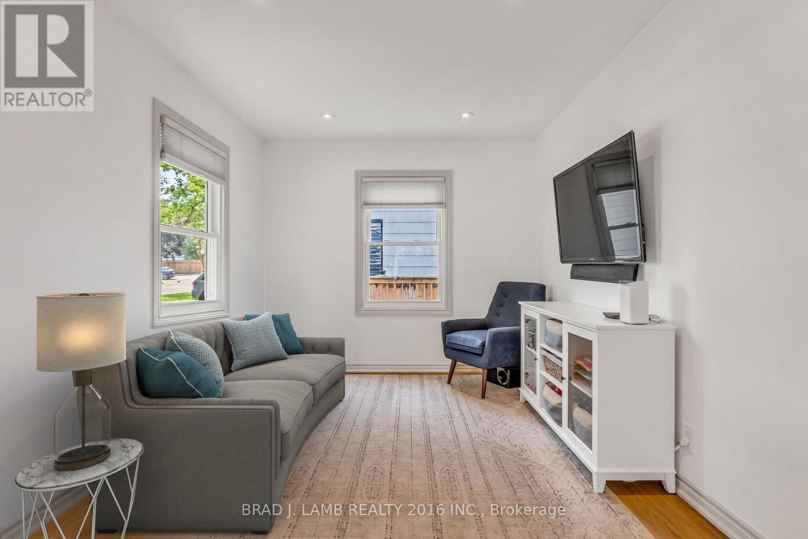 794 The Queensway, Toronto, Ontario  M8Z 1N5 - Photo 3 - W12554228