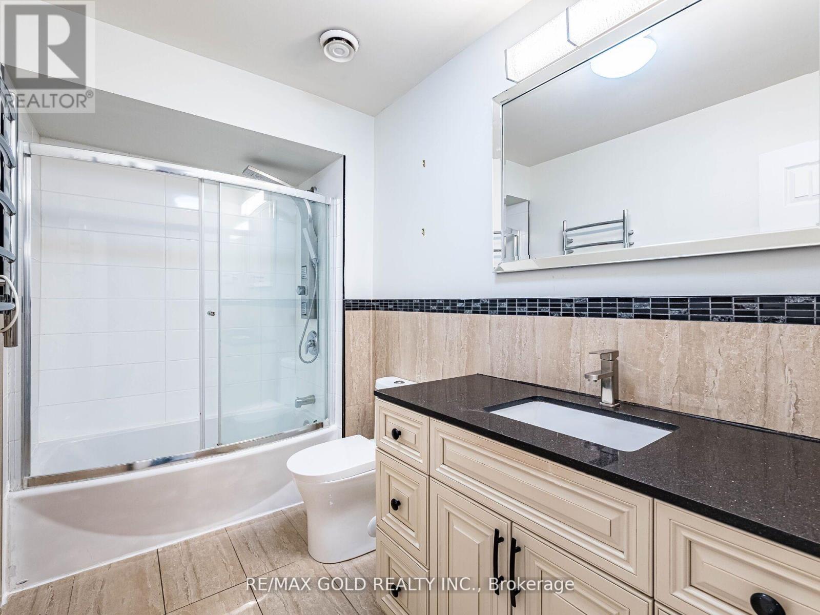 Upper - 3 Hawkway Court, Brampton, Ontario  L6Y 4K7 - Photo 34 - W12554382