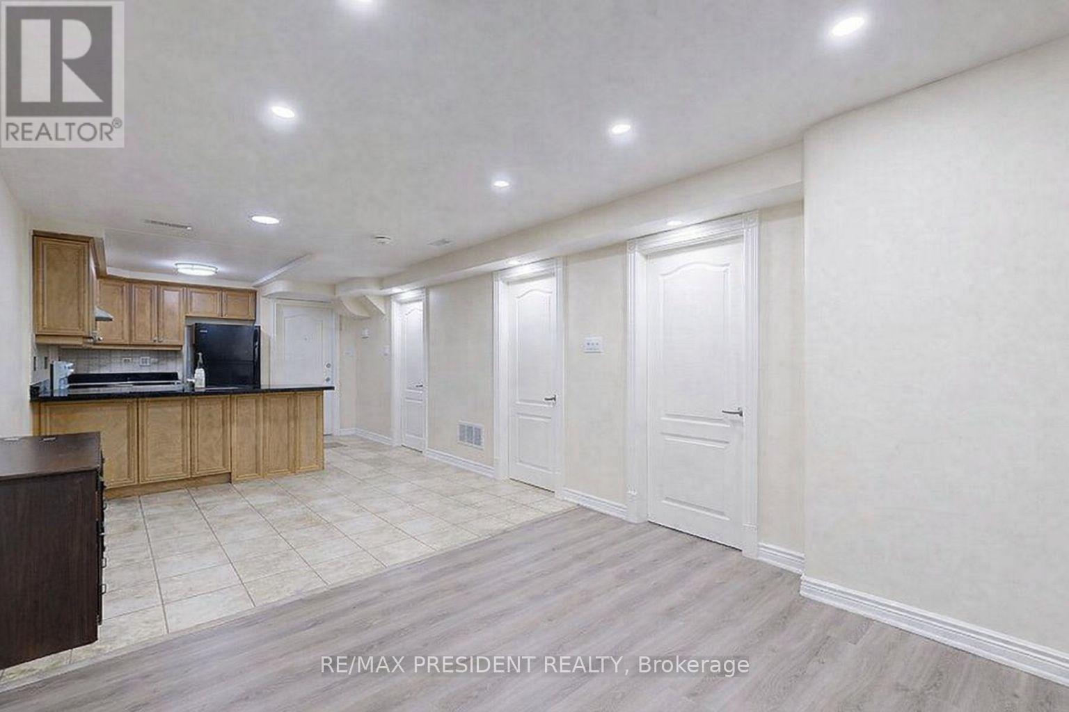 111 Sandmere Avenue, Brampton, Ontario  L6Z 4A5 - Photo 3 - W12662138