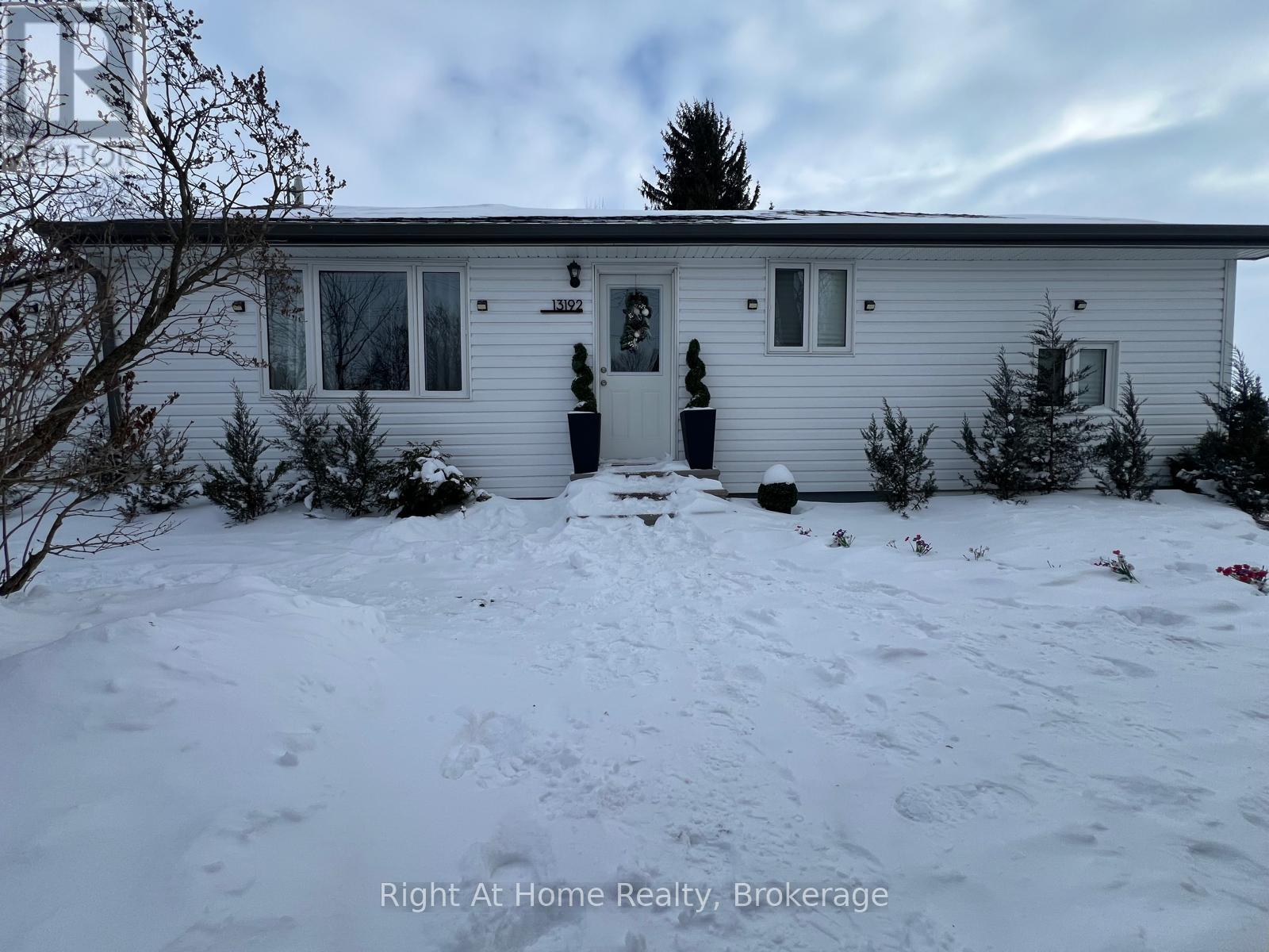 13192 Fysh Line, Chatham-Kent, Ontario  N0P 2K0 - Photo 2 - X12737850