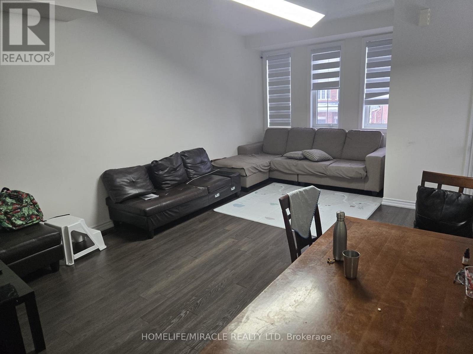 12 Sprucewood Road, Brampton, Ontario  L6Z 0B4 - Photo 3 - W12738142