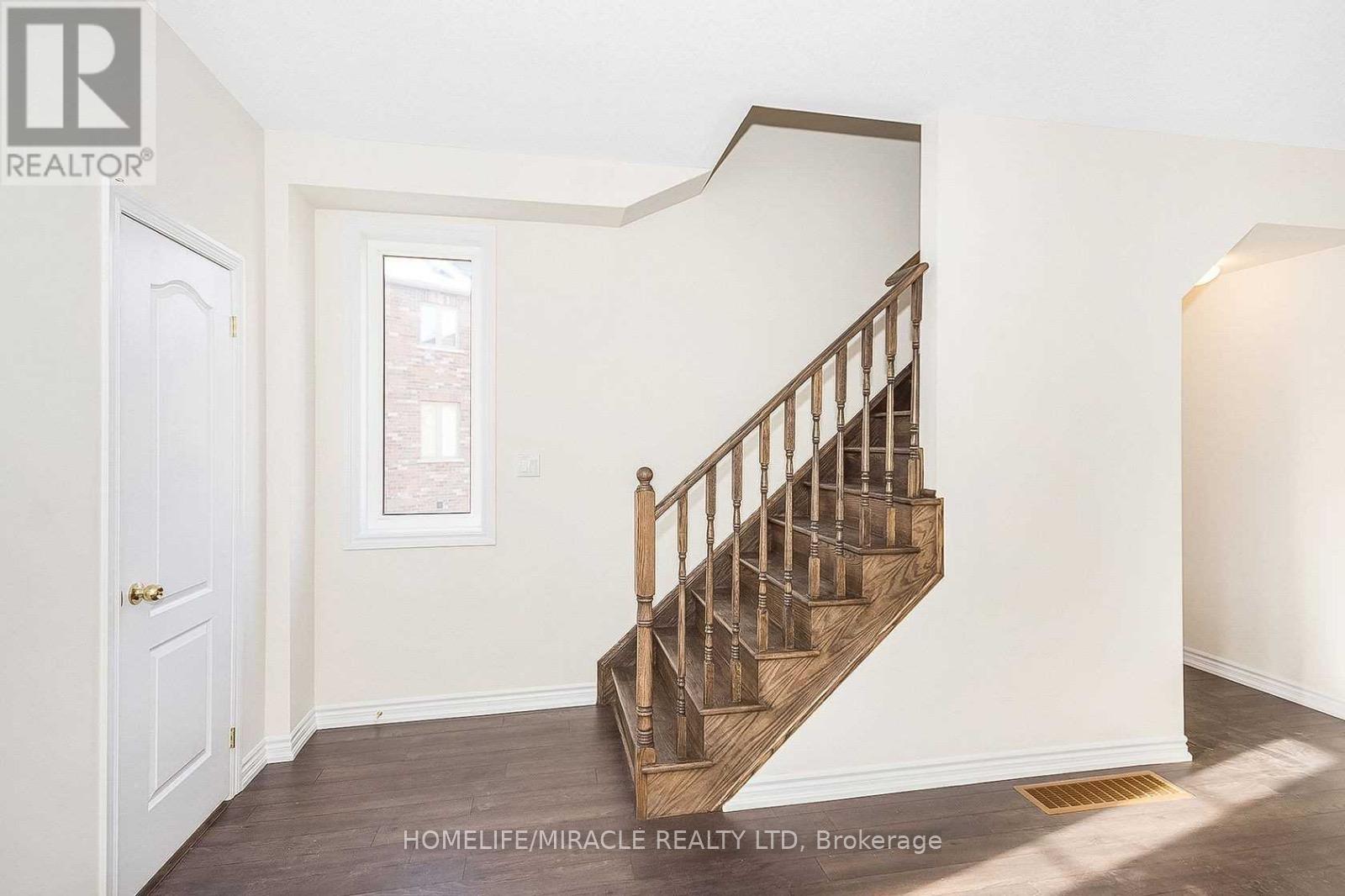 12 Sprucewood Road, Brampton, Ontario  L6Z 0B4 - Photo 7 - W12738142