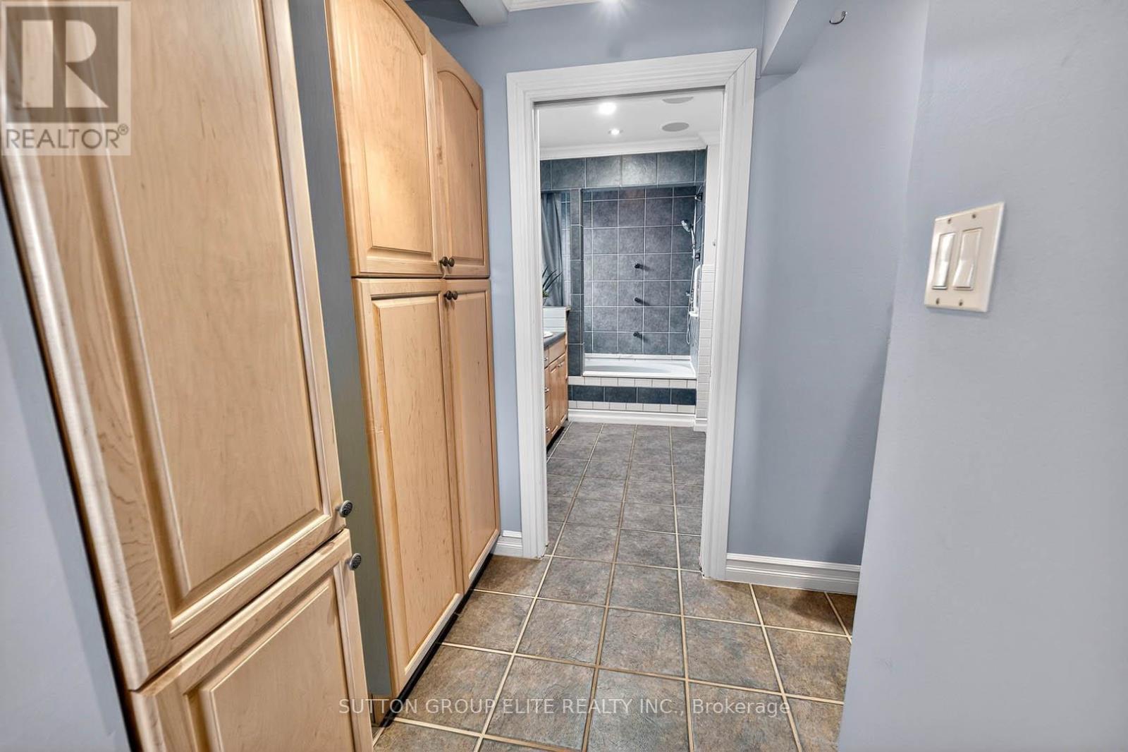 5204 Swiftcurrent Trail, Mississauga, Ontario  L5R 2H8 - Photo 22 - W12738146