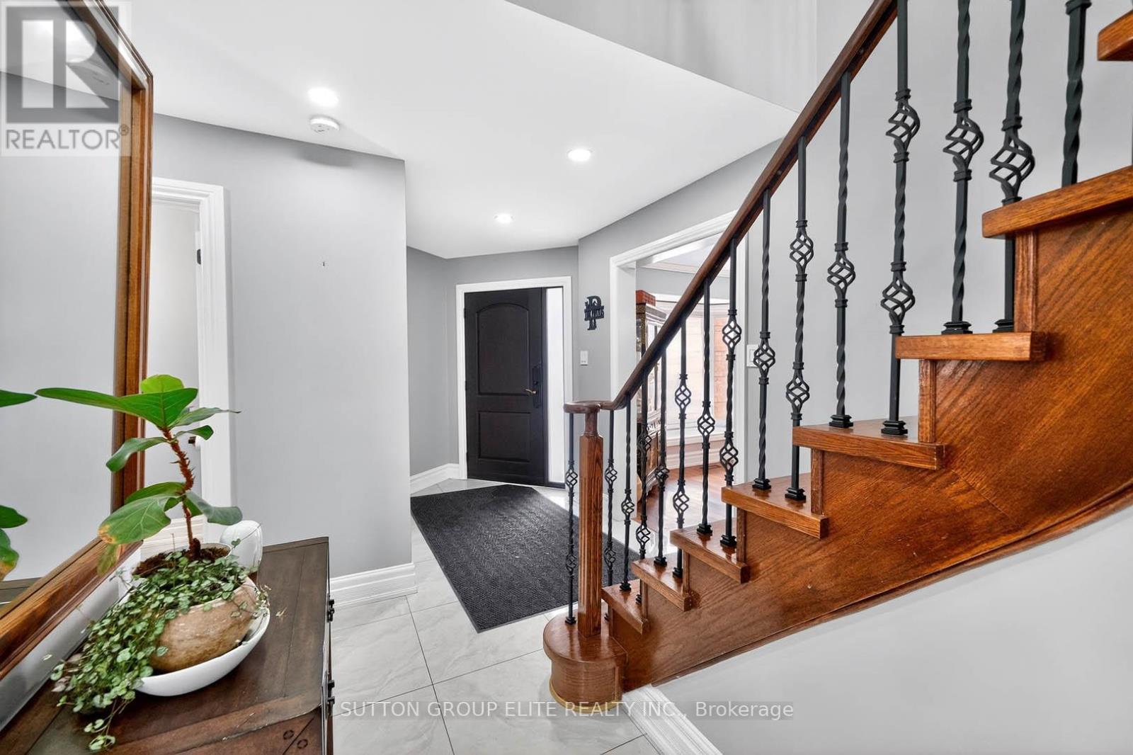 5204 Swiftcurrent Trail, Mississauga, Ontario  L5R 2H8 - Photo 3 - W12738146