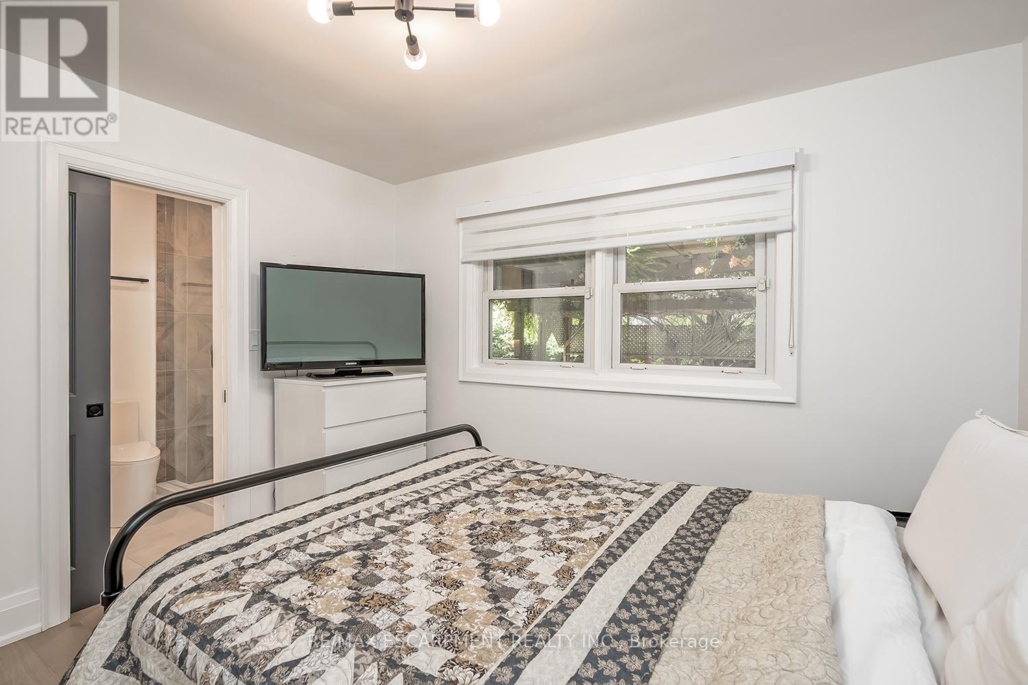 564 Maplehill Drive, Burlington, Ontario  L7N 2W3 - Photo 17 - W12738158