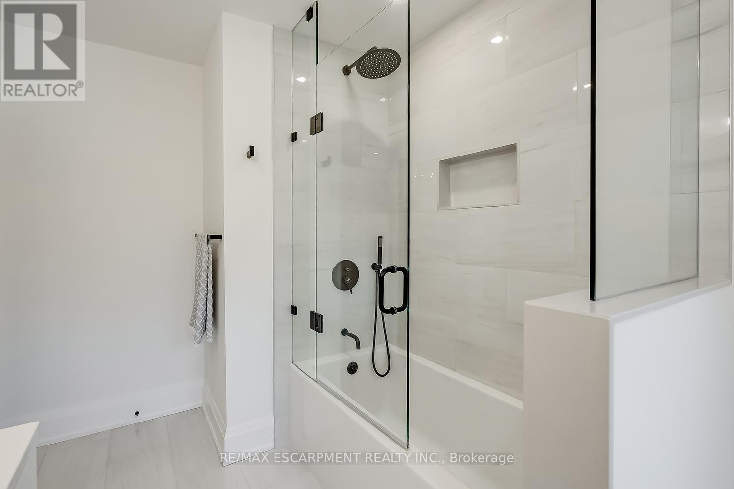 564 Maplehill Drive, Burlington, Ontario  L7N 2W3 - Photo 25 - W12738158