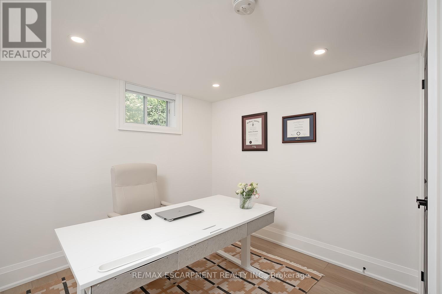 564 Maplehill Drive, Burlington, Ontario  L7N 2W3 - Photo 32 - W12738158