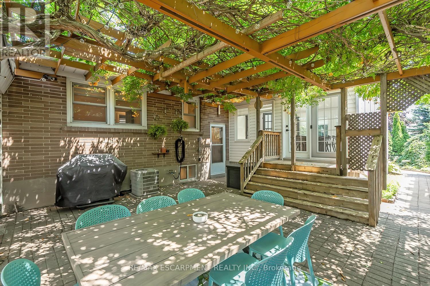 564 Maplehill Drive, Burlington, Ontario  L7N 2W3 - Photo 38 - W12738158