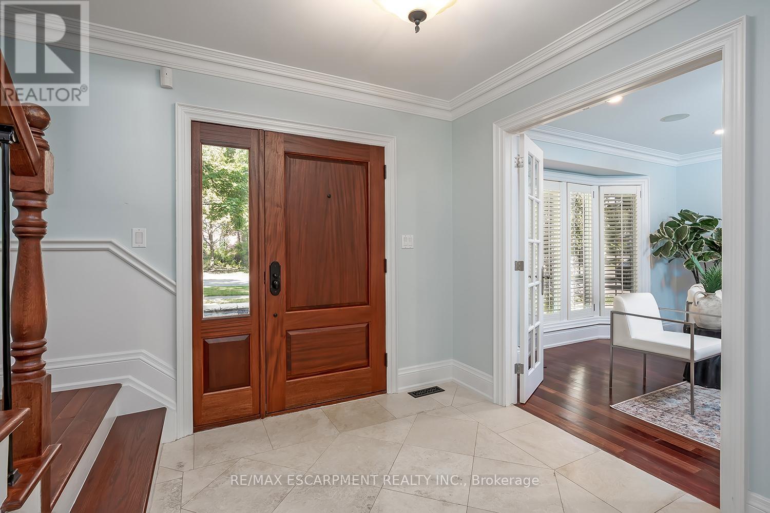 2428 Lakeshore Road, Burlington, Ontario  L7R 1C1 - Photo 4 - W12738160