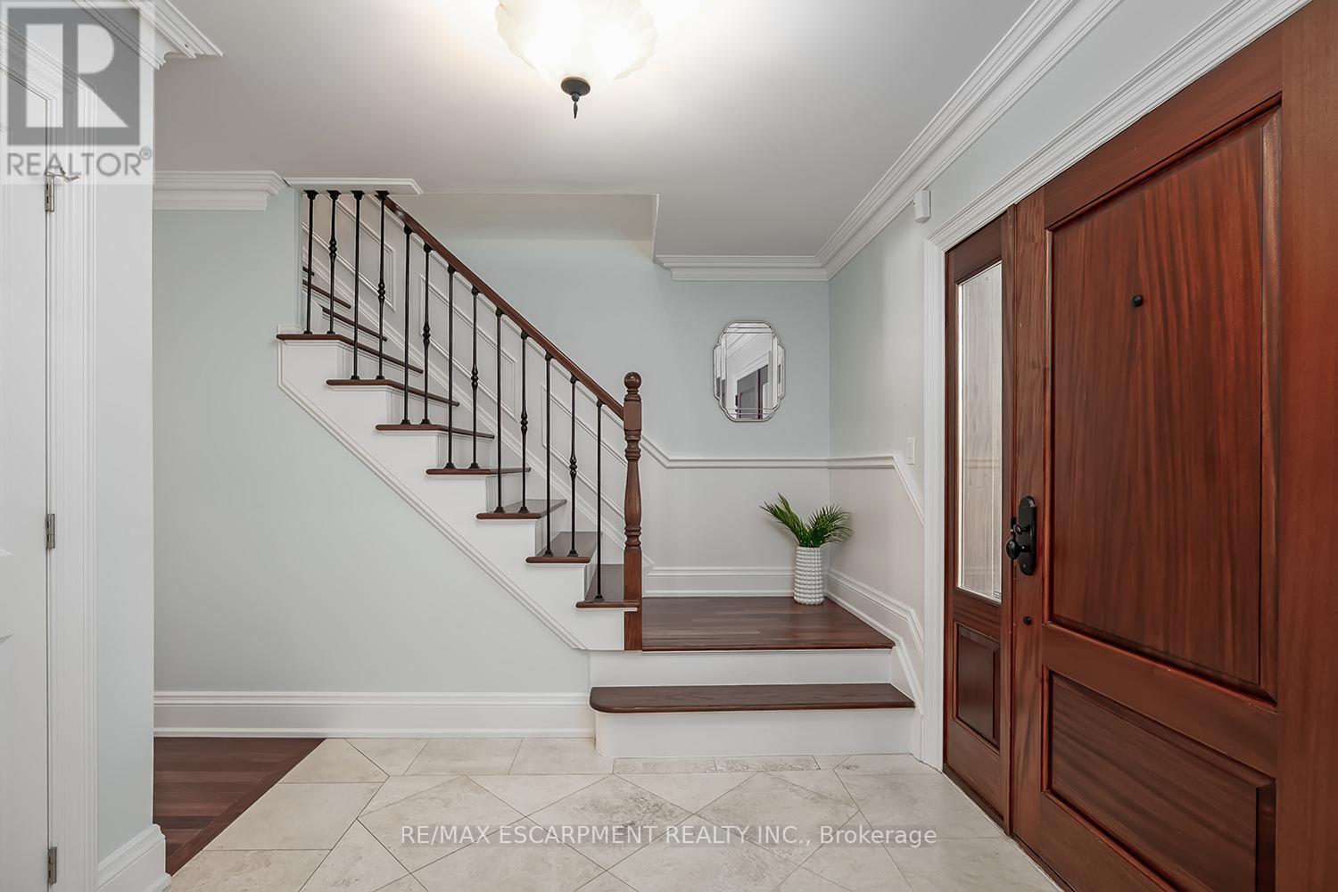 2428 Lakeshore Road, Burlington, Ontario  L7R 1C1 - Photo 5 - W12738160