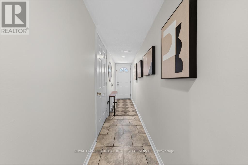 702 - 895 Maple Avenue, Burlington, Ontario  L7S 2H7 - Photo 4 - W12738194