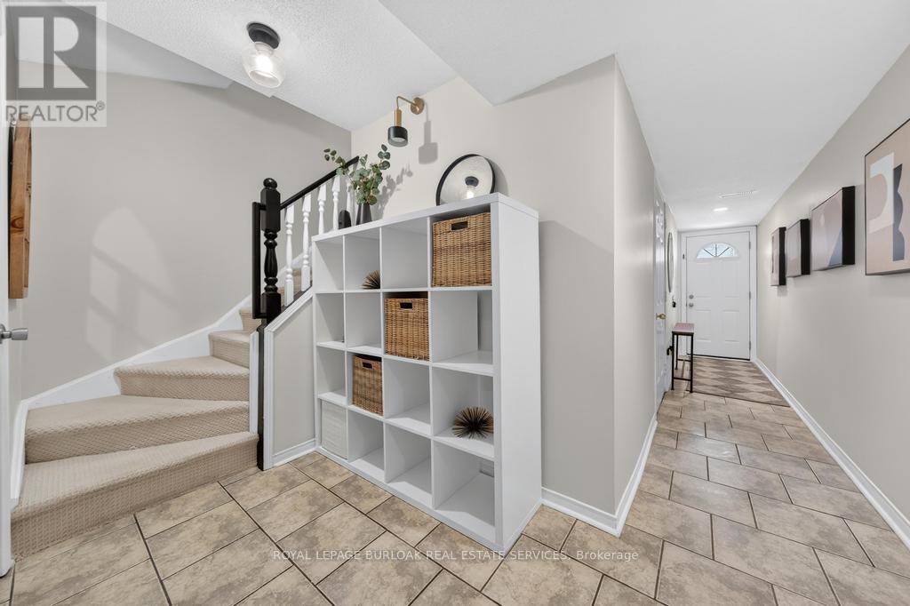 702 - 895 Maple Avenue, Burlington, Ontario  L7S 2H7 - Photo 5 - W12738194