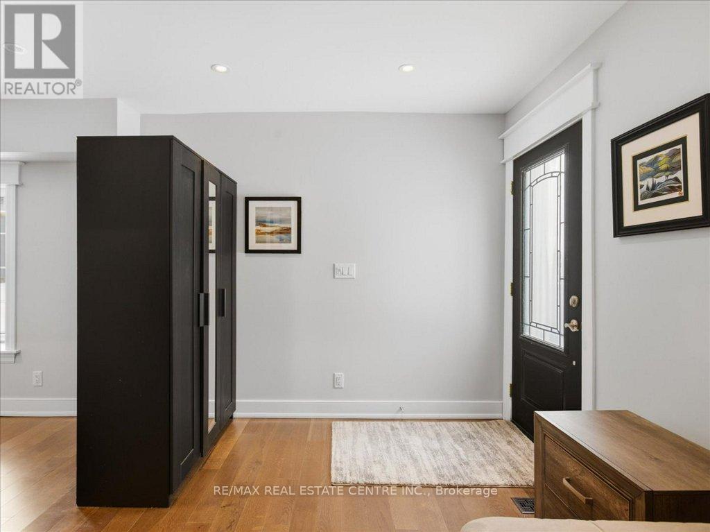 410 Oak Street, Milton, Ontario  L9T 1J1 - Photo 3 - W12738224