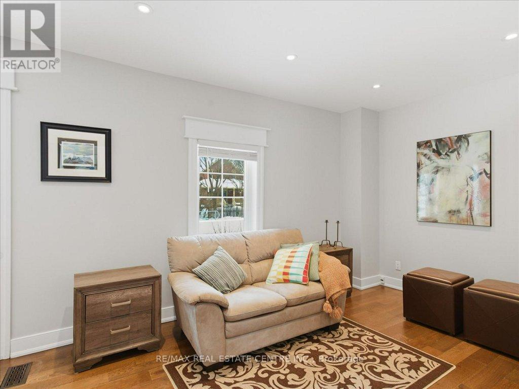 410 Oak Street, Milton, Ontario  L9T 1J1 - Photo 5 - W12738224