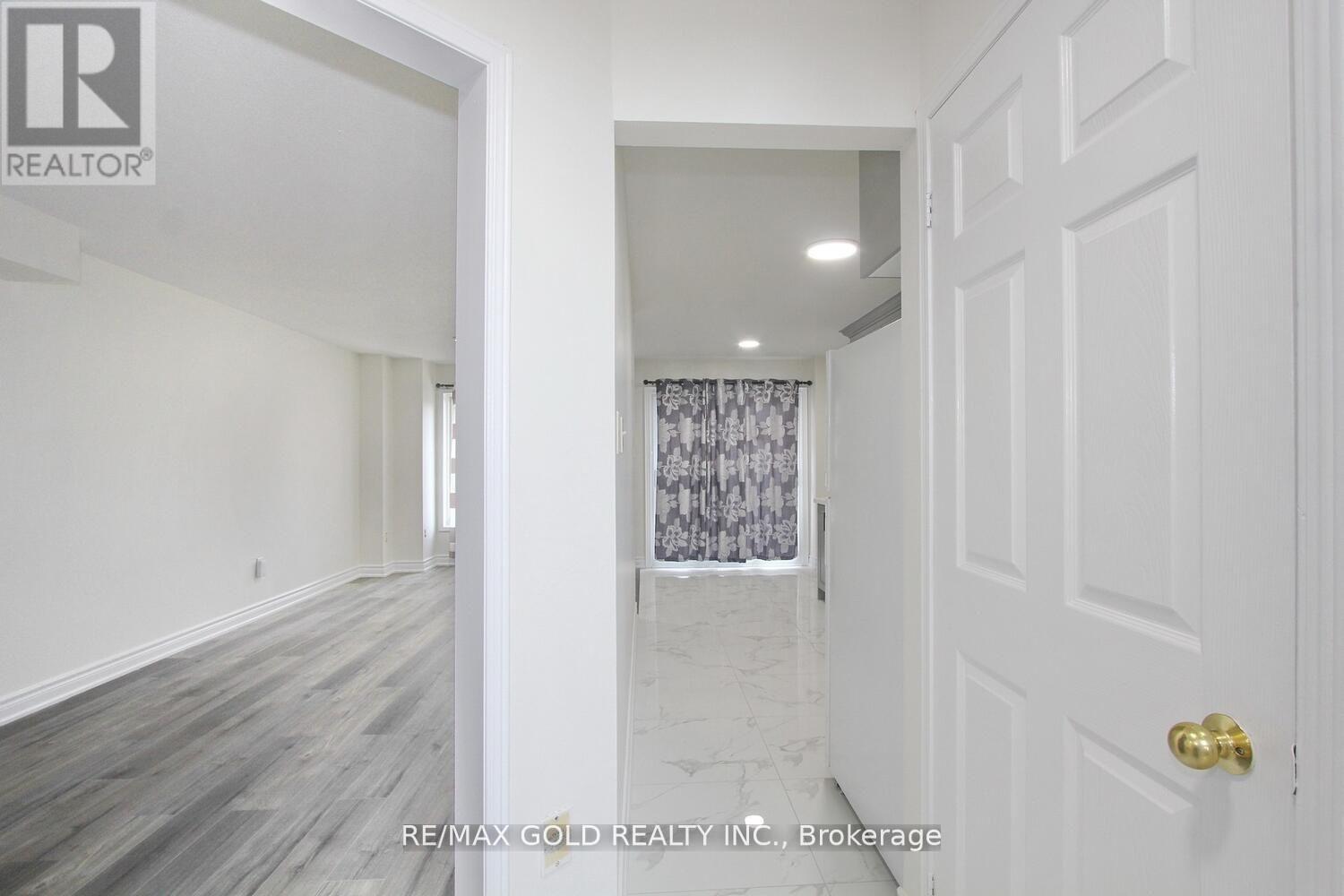 96 Lauraglen Crescent, Brampton, Ontario  L6Y 5A6 - Photo 10 - W12738244