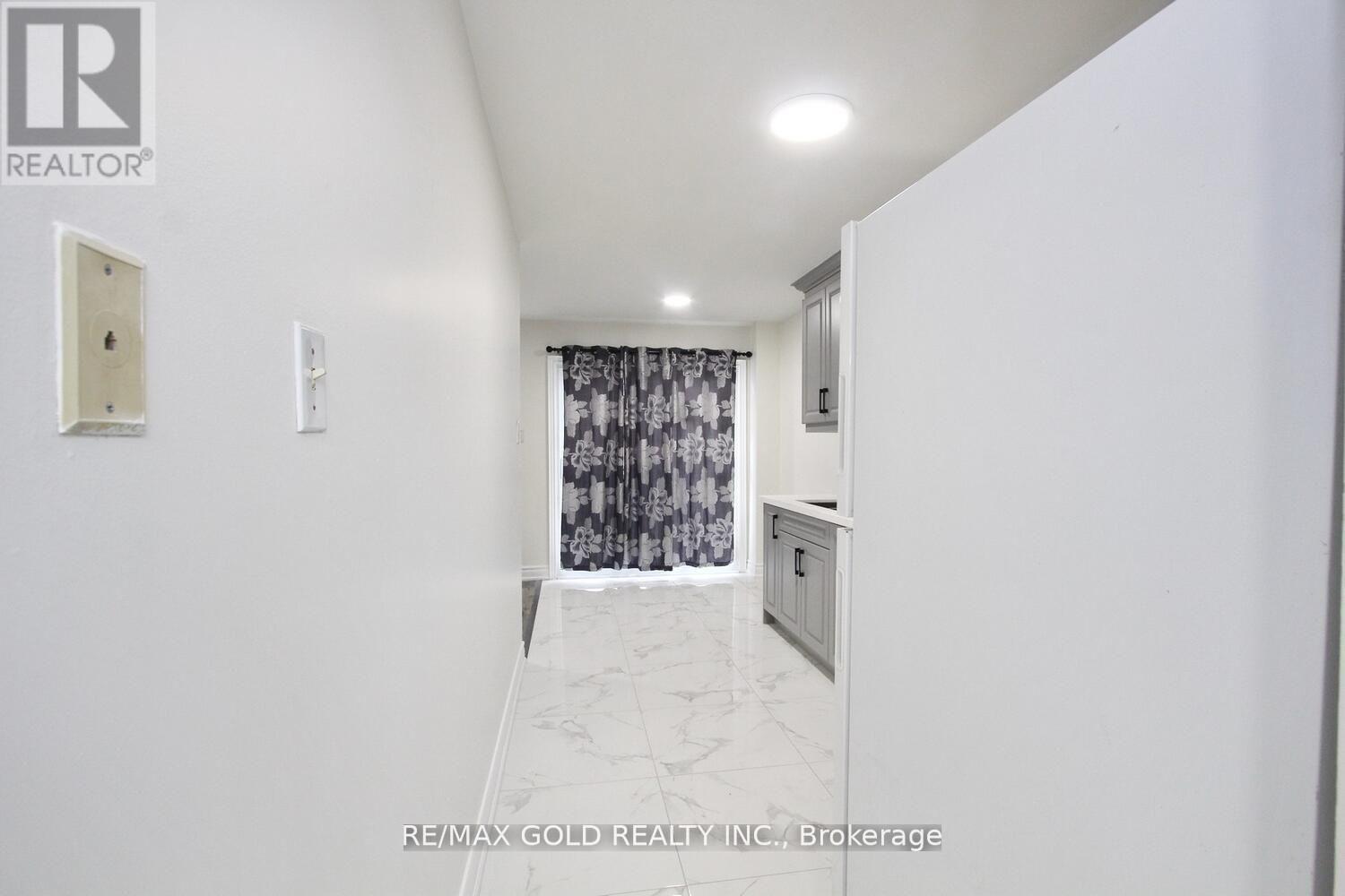 96 Lauraglen Crescent, Brampton, Ontario  L6Y 5A6 - Photo 11 - W12738244