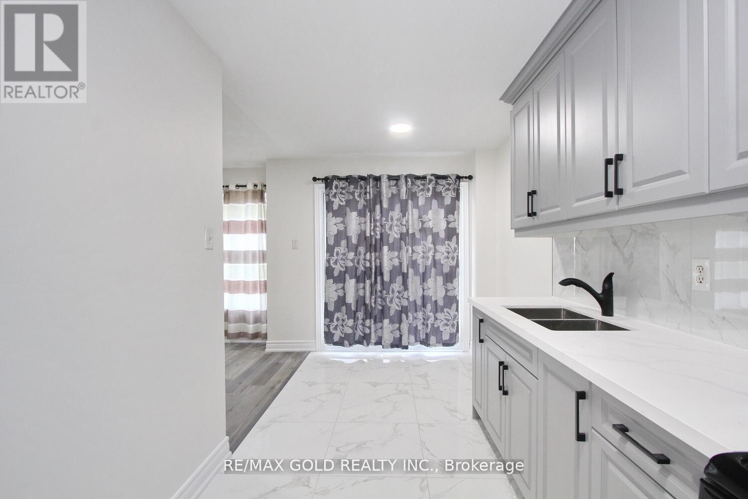 96 Lauraglen Crescent, Brampton, Ontario  L6Y 5A6 - Photo 13 - W12738244