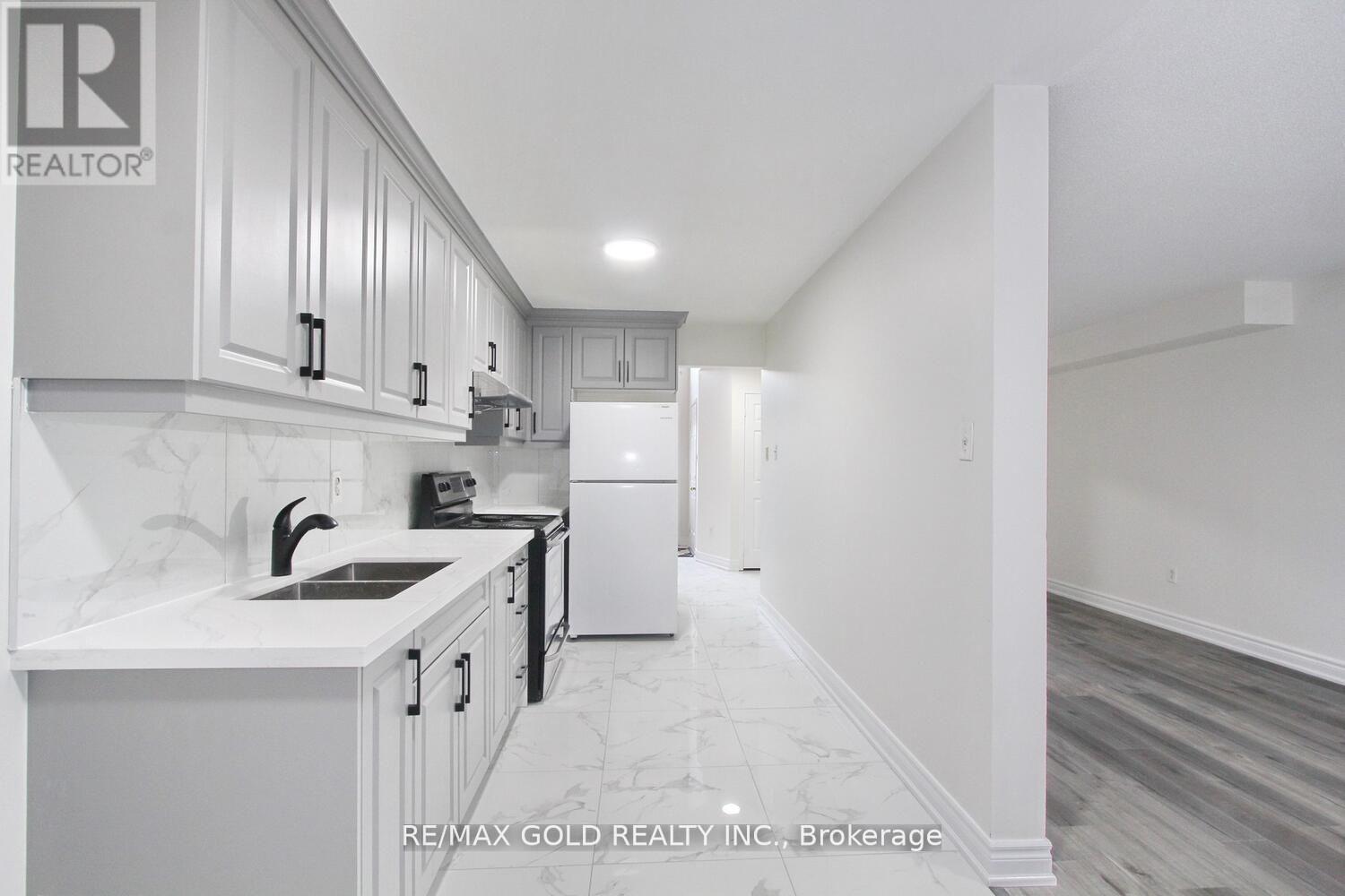 96 Lauraglen Crescent, Brampton, Ontario  L6Y 5A6 - Photo 15 - W12738244