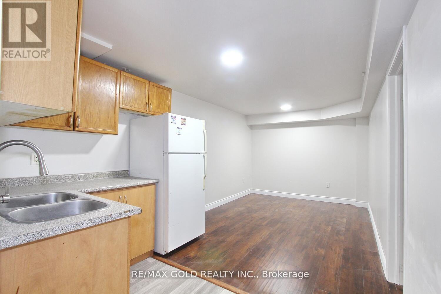 96 Lauraglen Crescent, Brampton, Ontario  L6Y 5A6 - Photo 34 - W12738244