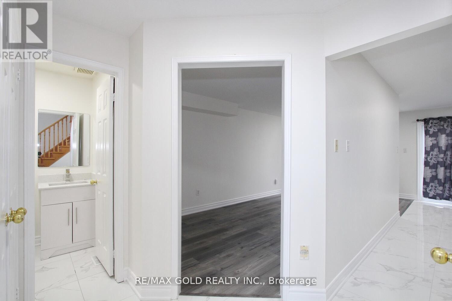 96 Lauraglen Crescent, Brampton, Ontario  L6Y 5A6 - Photo 8 - W12738244