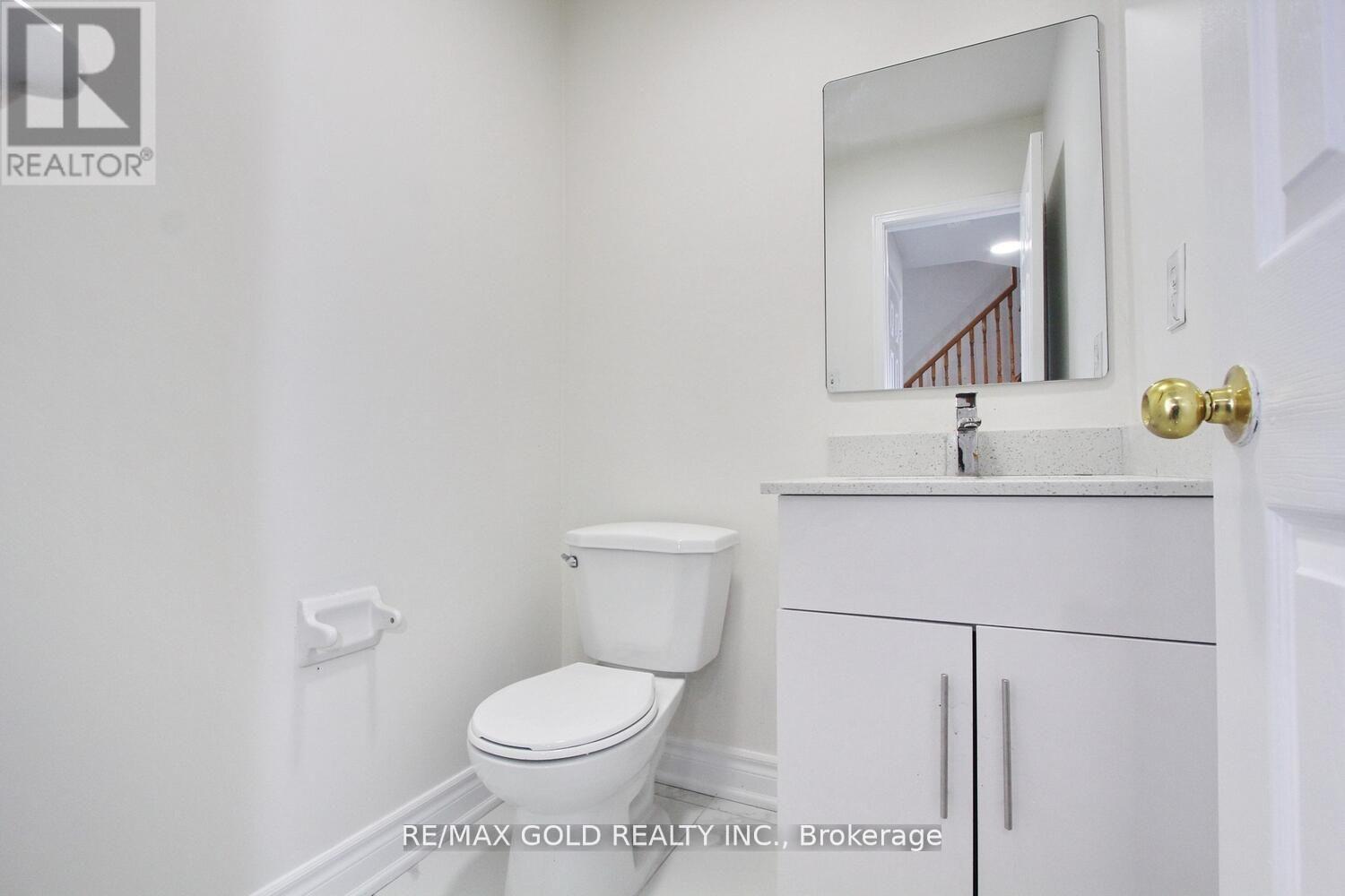 96 Lauraglen Crescent, Brampton, Ontario  L6Y 5A6 - Photo 9 - W12738244