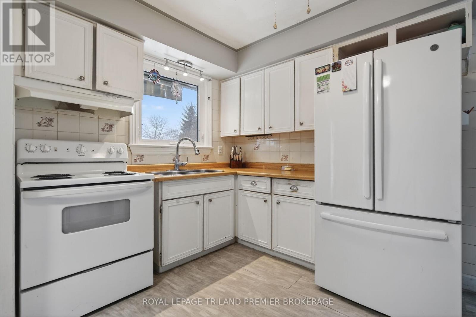 816 Dundalk Drive, London South, Ontario  N6C 3V2 - Photo 12 - X12738370