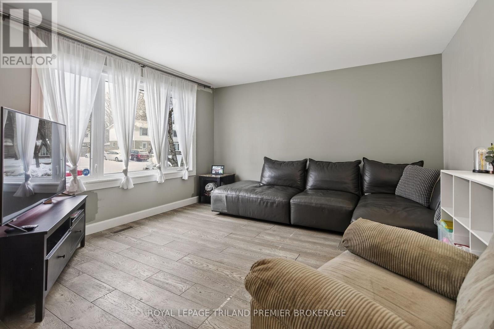 816 Dundalk Drive, London South, Ontario  N6C 3V2 - Photo 5 - X12738370