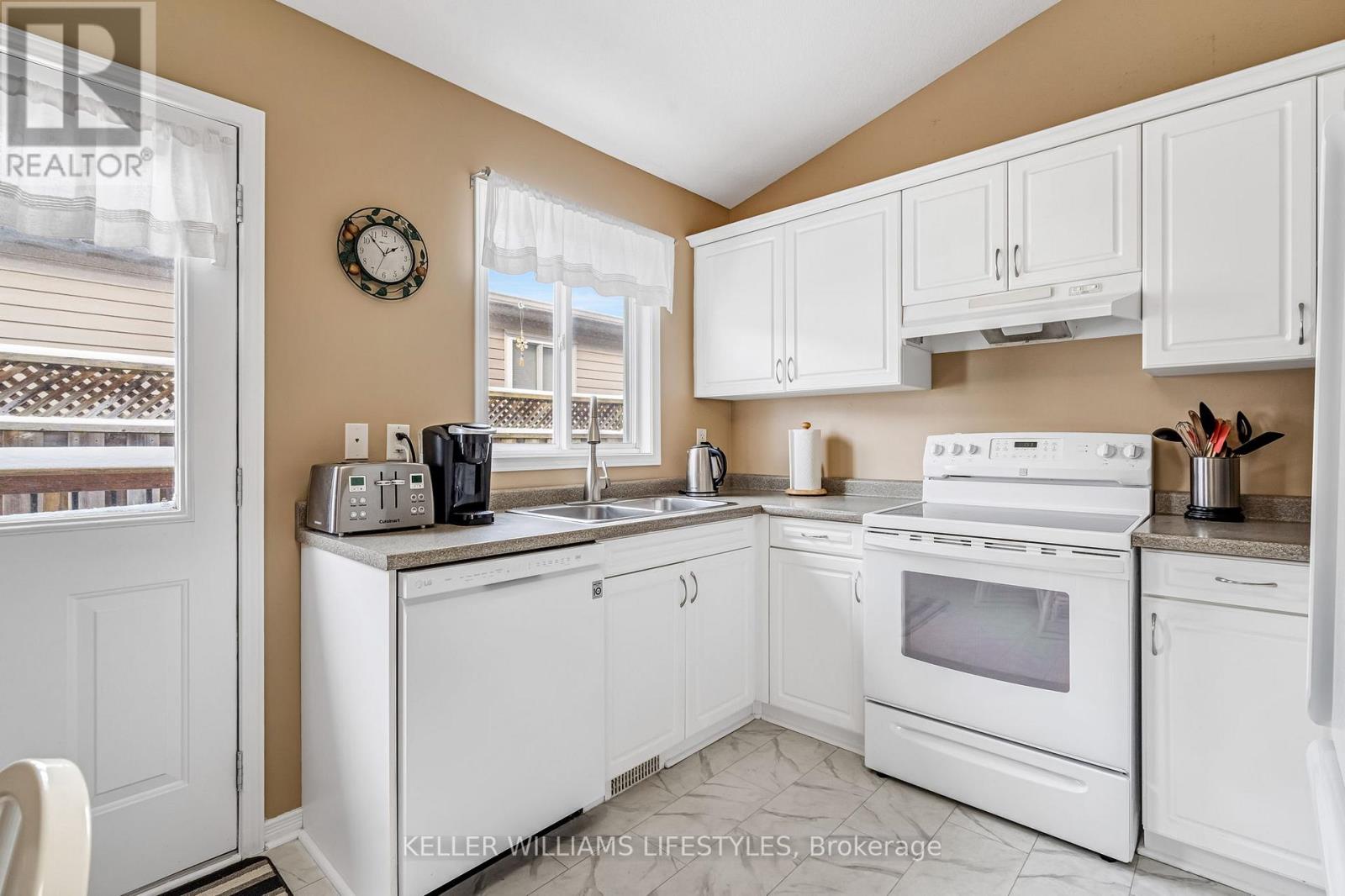 1423 South Wenige Drive, London North, Ontario  N5X 4N1 - Photo 12 - X12738422