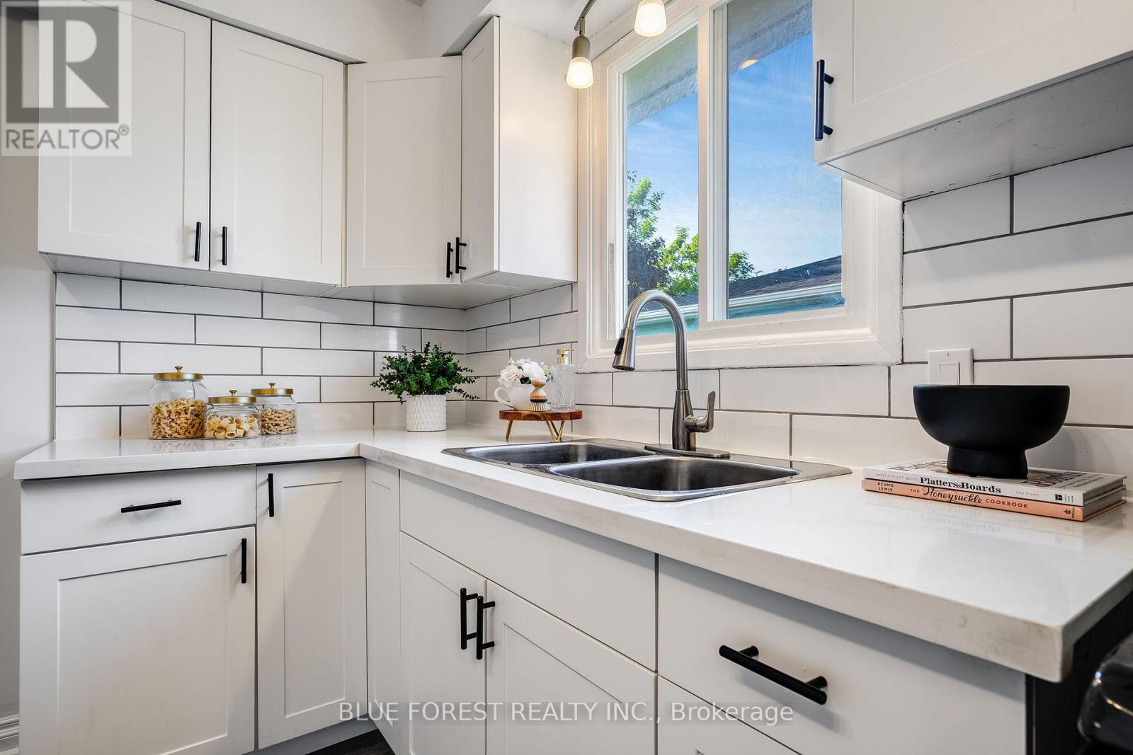 69 Bridlepath Road, Chatham-Kent, Ontario  N8A 4Y2 - Photo 2 - X12738462