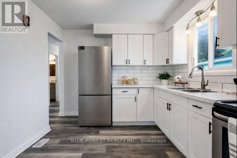 69 Bridlepath Road, Chatham-Kent, Ontario  N8A 4Y2 - Photo 4 - X12738462