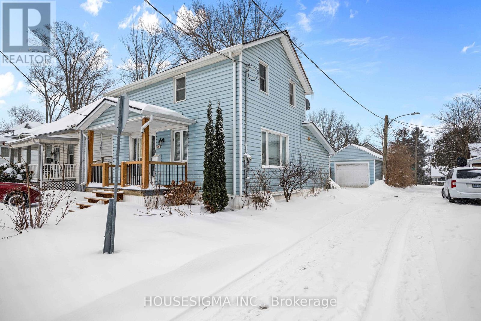 16 Centre Street, St. Thomas, Ontario  N5R 2Z2 - Photo 2 - X12738468