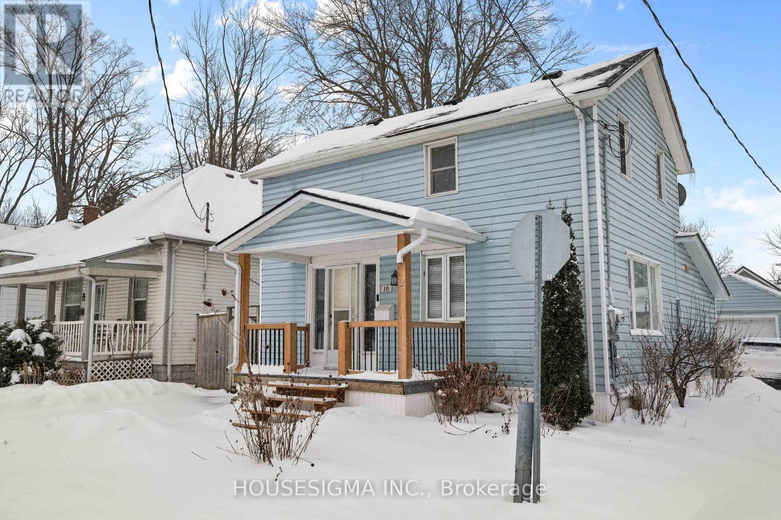 16 Centre Street, St. Thomas, Ontario  N5R 2Z2 - Photo 4 - X12738468