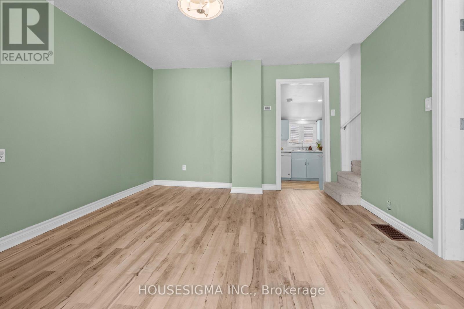 16 Centre Street, St. Thomas, Ontario  N5R 2Z2 - Photo 6 - X12738468