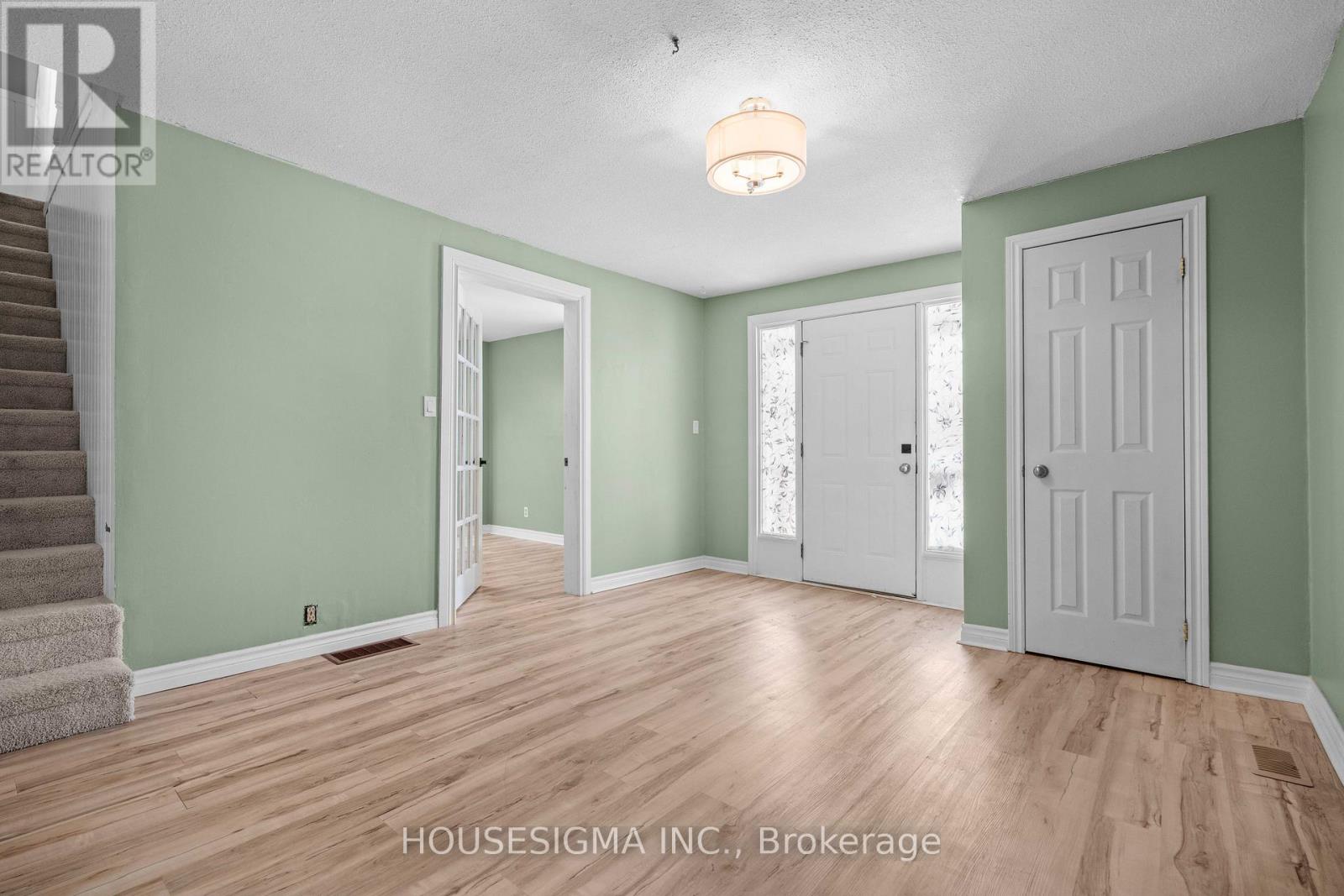 16 Centre Street, St. Thomas, Ontario  N5R 2Z2 - Photo 7 - X12738468